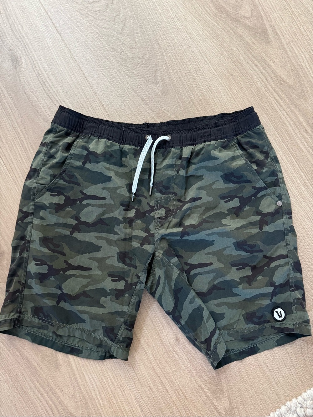 Vuori  Board Shorts - Olive Green Size Large